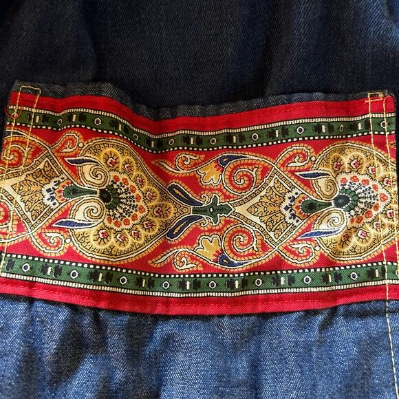 Y2K Button Up Blue Denim Shirt Womens Size Large Red Embroidered Paisley Pockets - Picture 3 of 4